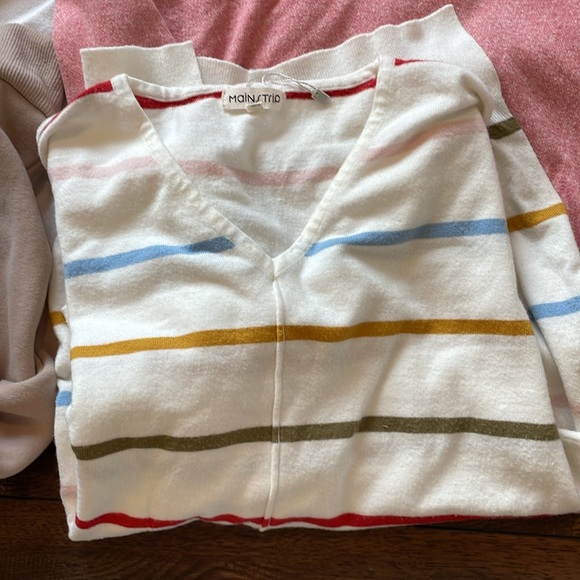 Assorted Tops Collection - Picture 4 of 6